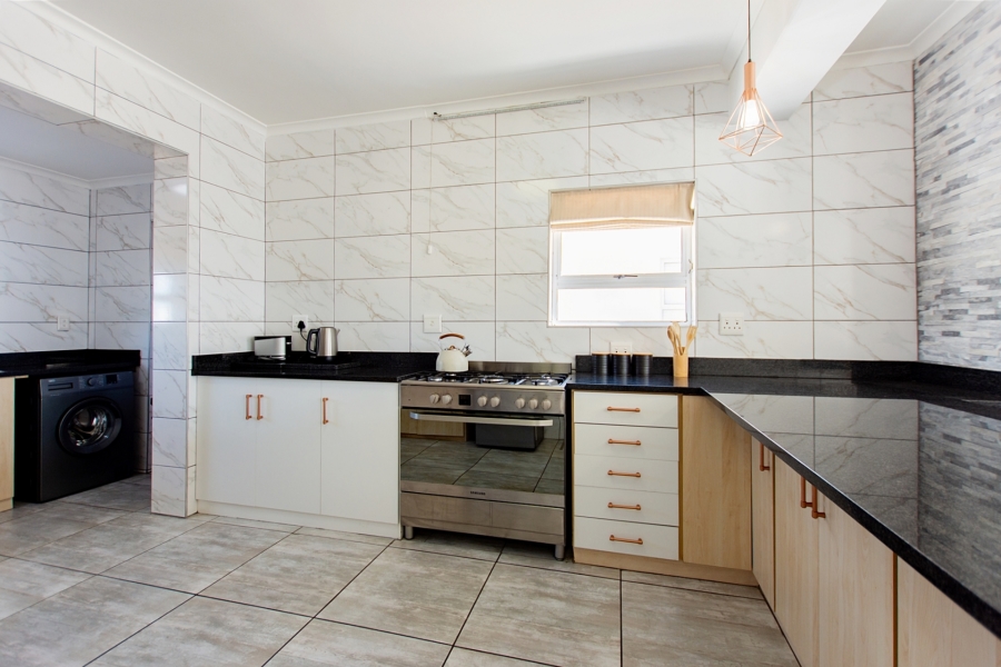 4 Bedroom Property for Sale in Britannia Bay Western Cape